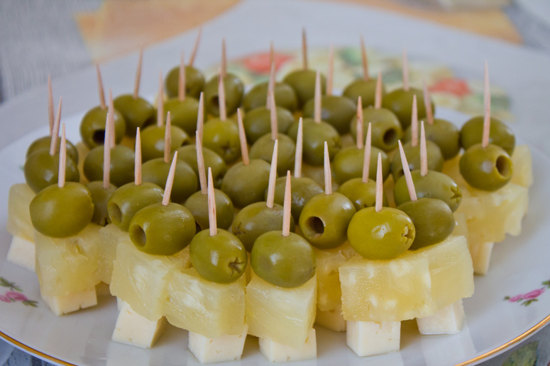 canapes of pineapple, cheese and olives